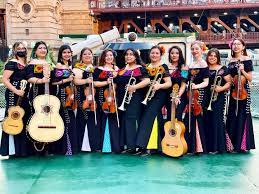 Group picture of Mariachi Sirenas