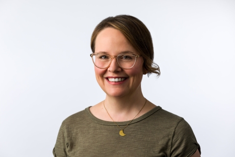 Headshot of Raina Telgemeier