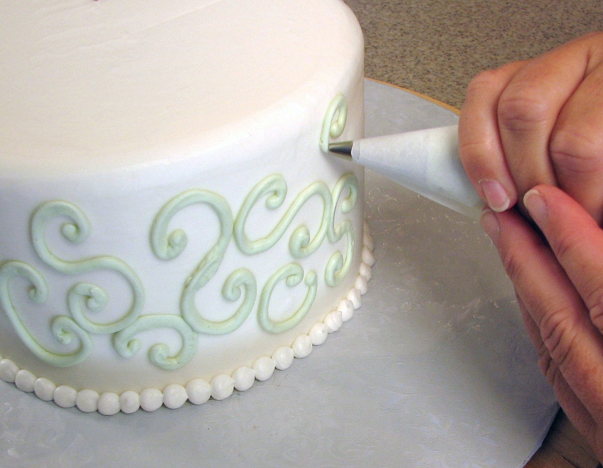 cake decorating